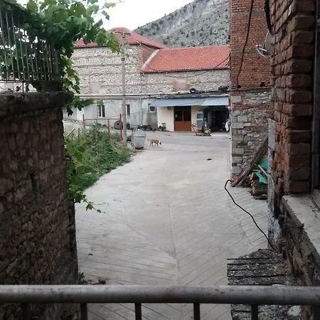 Leskoviku Hotel