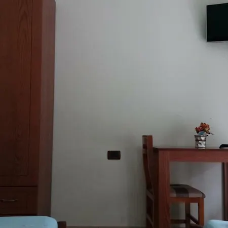 Leskoviku Hotel *